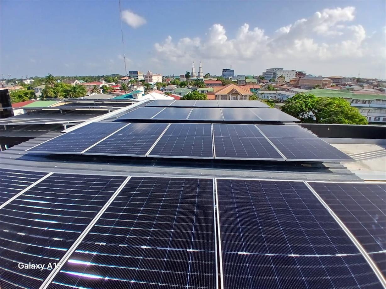 25 kW hybridsystem i Guyana Home
